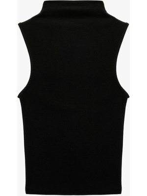 Koton Modal Karışımlı Slim Fit Kolsuz Dik Yaka Bluz