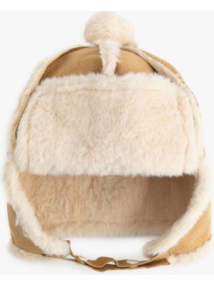 Koton Peluş Detaylı Ponponlu Pilot Şapka