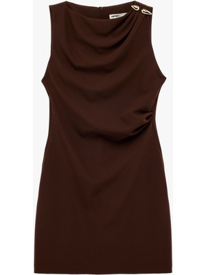 Koton Aksesuar Detaylı Kolsuz Drapeli Yuvarlak Yaka Mini Elbise