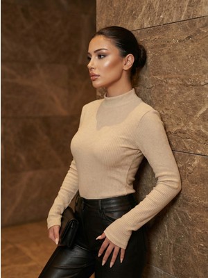 Miyalon Kadın Bej Renk Fitilli Esnek Yumuşak Yarım Balıkçı Boğazlı Dokuma Slim Triko Kazak Body Bluz