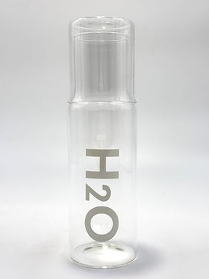 600 ml Bardaklı Başucu Sürahisi – Şık ve Dayanıklı Borosilikat Cam Su Şişesi, Yatak Odası ve Ofis Kullanımı Için Pratik, Kapağı Bardak Olarak Kullanılabilen Minimalist Tasarım (Beyaz)