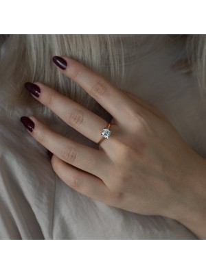 Oroline Kuyumculuk 14 Ayar Altın Üçgen Tırnak Tektaş Kadın Yüzük