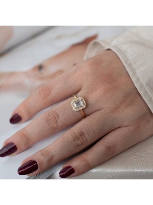 Oroline Kuyumculuk 8 Ayar Altın Tektaş Yanı Taşlı Kadın Yüzük