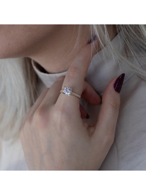 Oroline Kuyumculuk 8 Ayar Altın Tektaş Yanı Taşlı Kadın Yüzük