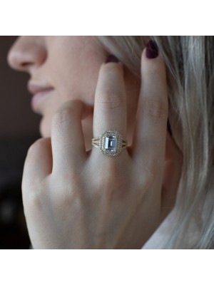 Oroline Kuyumculuk 14 Ayar Altın Baget Yanı Taşlı Kadın Yüzük