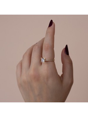 Oroline Kuyumculuk 14 Ayar Altın Tektaş Yanı Taşlı Kadın Yüzük