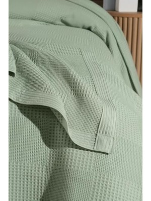 170X240 cm Yeşil Yatak Örtüsü – Yumuşak, Nefes Alabilir, Şık Kare Desenli Pike (Yeşil)