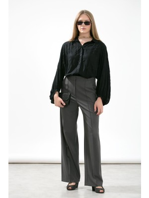 La Pante Kemer Apolet ve Düğme Detaylı ,önden Nervür Dikişli Rahat Pantolon