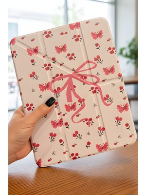 Fibaks Galaxy Tab S9 Fe Plus 12.4" Inch Kılıf Pembe Çiçek Kelebek ve Fiyonk Desenli Kalem Bölmeli Şeffaf
