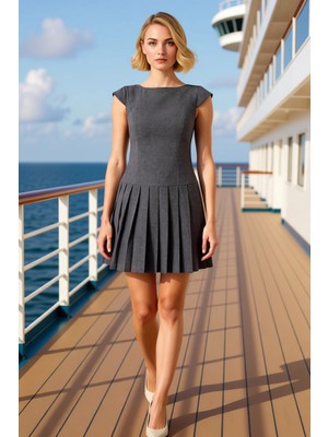 Benerly Kadın Kayık Yaka Ay Kol Pileli Mini Elbise Dokuma Kalıp Skater Şık