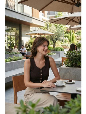 Lela Slim Fit Kalp Yaka Düğmeli Kalın Askılı Crop Yelek Bayan Yelek 5865497