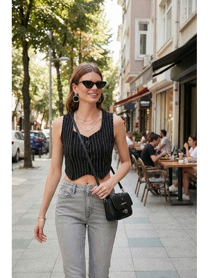 Lela Slim Fit Kalp Yaka Düğmeli Kalın Askılı Crop Yelek Bayan Yelek 5865497