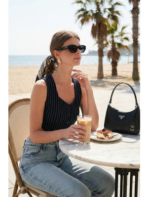 Lela Slim Fit Kalp Yaka Düğmeli Kalın Askılı Crop Yelek Bayan Yelek 5865497