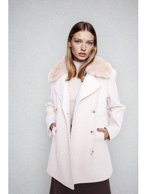 Vitrin Yakası Tüylü Büyük Cepli Kısa Kaşe Kaban