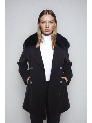 Vitrin Yakası Tüylü Büyük Cepli Kısa Kaşe Kaban