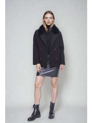 Vitrin Yakası Tüylü Düğmeli Kısa Kaşe Kaban