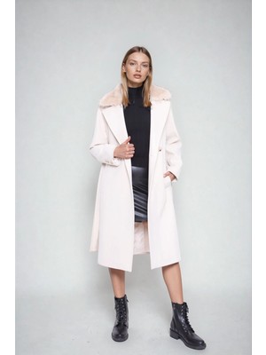 Vitrin Yakası Tüylü Beli Kuşaklı Uzun Kaşe Kaban