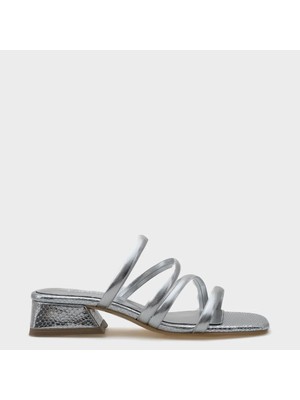 Kindep Petunya Biyeli Kısa Topuklu Günlük Kadın Terlik Gumüş