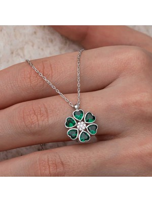 Stumbanng Gümüş Yeşil Kalpli Çiçek Kadın Kolye