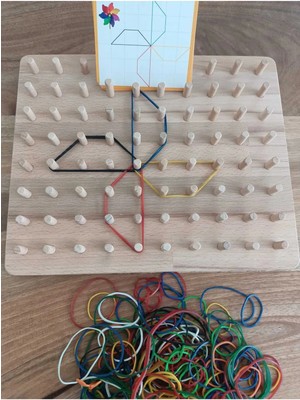 Moccotoys Geoboard - Jumbo Montessori Eğitici Kartlı Lastikli Şekiller Geometri Oyunu (10X8)