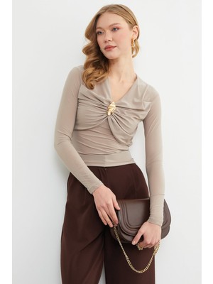 FullaModa Drapeli Toka Detaylı V Yaka Bluz