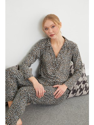FullaModa Leopar Desenli Polo Yaka Düğmeli Pijama Takımı