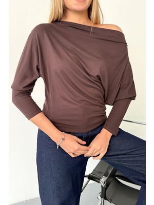 Giysa Kadın Asimetrik Yaka Uzun Kollu Basic Bluz Kahverengi – 26K 2536