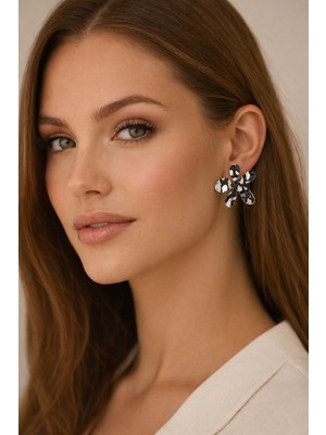 Solare Accessories Gümüş Rengi Çiçek Figürlü Dokulu Küpe