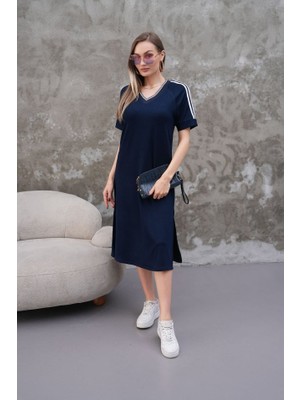 Kadın Kristal Kumaş Şerit ve Yırtmaç Detaylı V Yaka Midi Boy Elbise