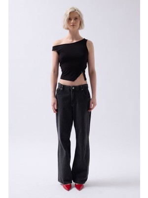 Kayık Yaka Yırtmaç Detay Bluz