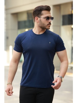 Erkek Bisiklet Yaka Arma Detaylı Basic Kısa Kollu Tişört