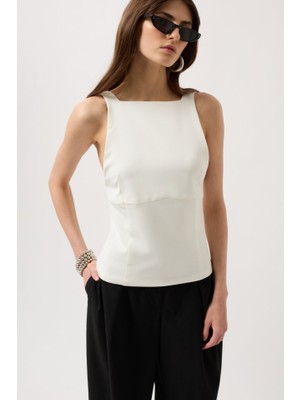 Sırt Kurdele Detay Bluz