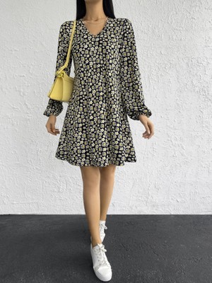 Kadın Uzun Kollu V Yaka Çiçek Desenli Helen Kumaş Elbise