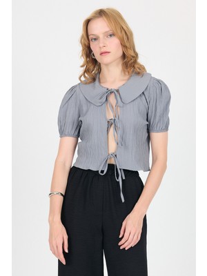 Rays Gri Bağlama Detaylı Bebe Yaka Crop Bluz 8064