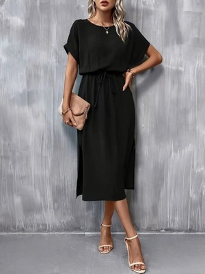 Dua Giyim Kadın Kısa Kollu Yakası Açık Belden Bağlamalı Yırtmaçlı Viskon Elbise