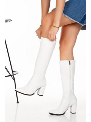 Limeo Kadın Beyaz Yüksek Topuklu Deri Görünümlü Uzun Çizme 7 cm Topuk Boyu ile Şıklık