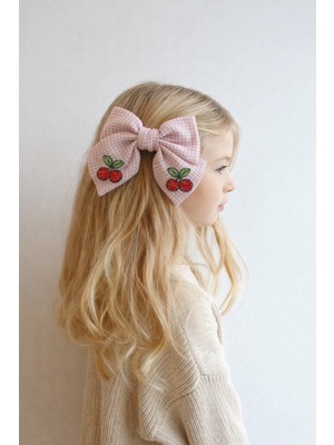 Kiraz Aksesuarlı Pötikareli Fiyonk Otomat Toka Pembe