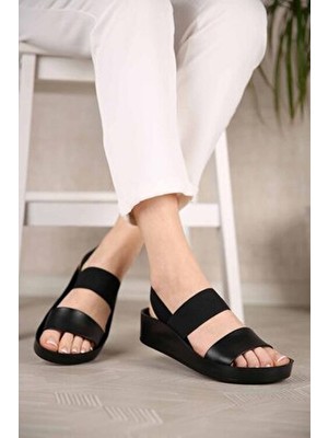 Ccway Kadın Lastikli Sandalet Siyah Cilt Poliüretan Materyal ile Şık ve Rahat Tasarım