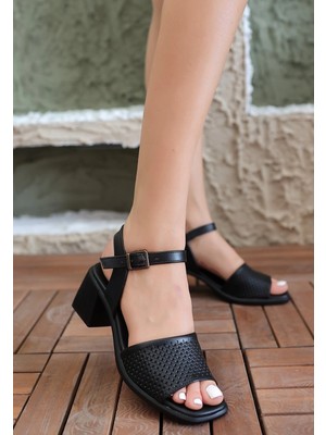 isiltikidsmoda Laera Siyah Cilt Topuklu Sandalet
