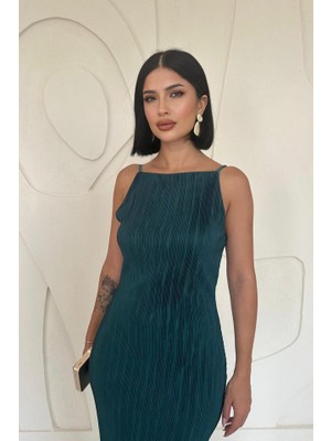 Zümrüt Piliseli Halter Boyun Elbise