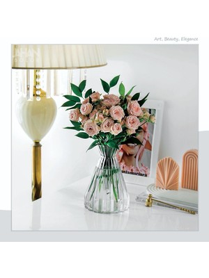 Şeffaf Cam Vazo, Modern ve Şık Dekorasyon Parçası