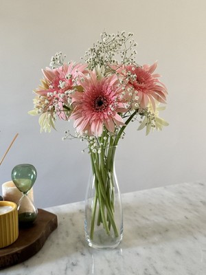 Şık ve Zarif Cam Vazo ile Evinize Şıklık Katın