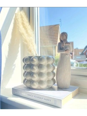 Beyaz Beton Vazo ve Saksı, Modern Dekoratif Tasarım