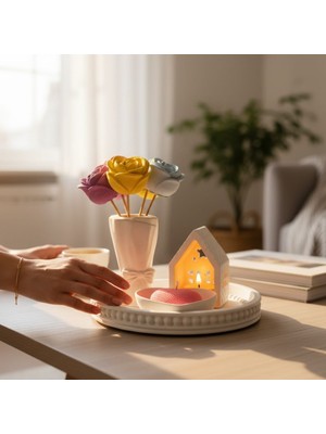 Ellayda Beyaz Dekoratif Tepsi Seti – Mumluk ve Çiçek Detaylı Ev Dekoru