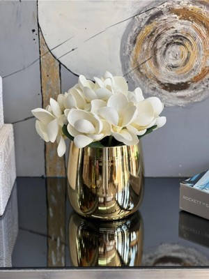 Yapay Manolya Çiçekli Gold Metal Vazo, Şık Dekorasyon Aksesuarı