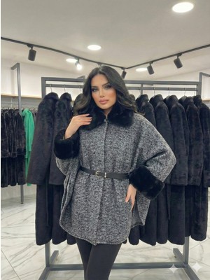 Ribana Classic Kadın Kemerli Yakası ve Kolları Kürklü Buklet Kaşe Panço Siyah D99844