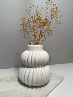 Çizgili Beyaz Beton Dekoratif Vazo, Modern Ev Için Şık Tasarım