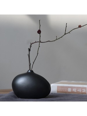 Şık Siyah Seramik Vazo, Ev ve Ofis Dekoru Için Modern Tasarım