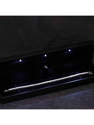 cleovibe Gümüş Işıklı Kutulu 4 mm Beyaz Taşlı Su Yolu Kadın Bileklik