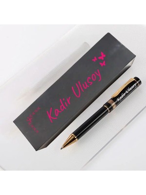 Hediye Vakti Kişiye Özel Isim Yazılı Siyah Gold Detaylı Metal Tükenmez Kalem – Lüks Kutulu Özel Tasarım Kalem